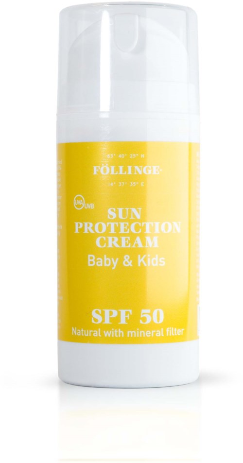 Een witte en gele fles met zonnebrandcrème voor kinderen met SPF 50 en mineraalfilter.