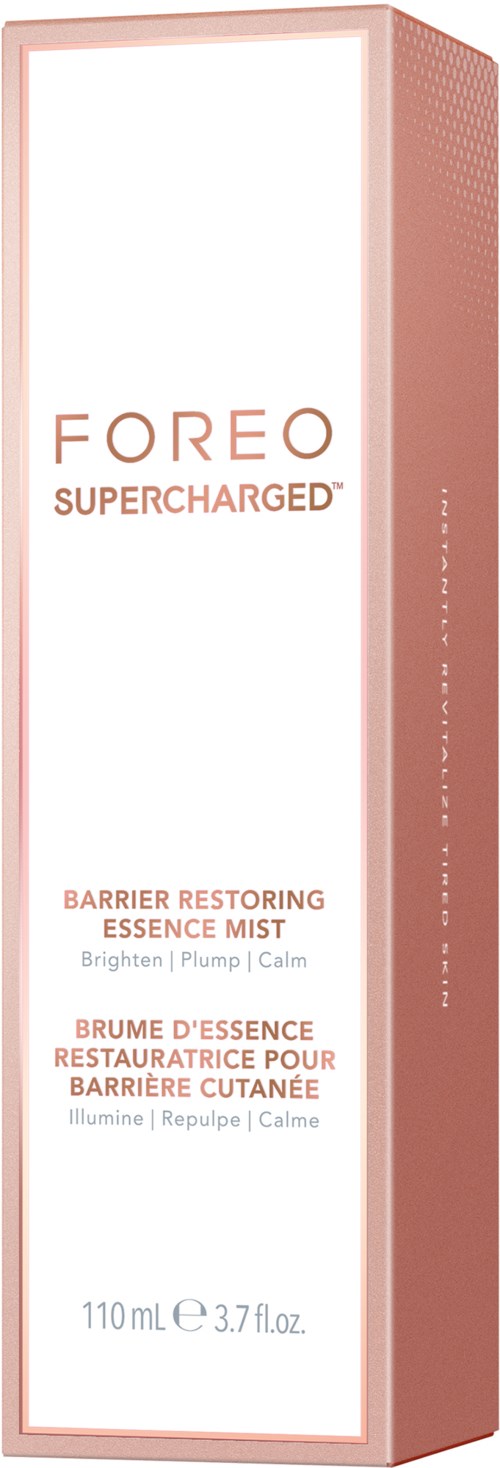 Eine rosafarbene Verpackung mit weißem und orangefarbenem Text. Es ist ein Hautpflegeprodukt namens Foreo Supercharged Barrier Restoring Essence Mist.