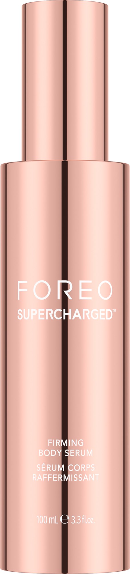 Een lange, roze, cilindervormige fles met dop. Het label leest 'FOREO SUPERCHARGED FIRMING BODY SERUM.'