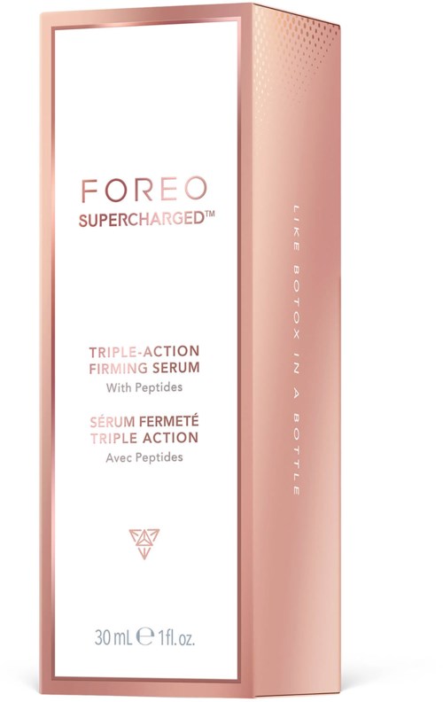 Eine Hautpflegeproduktbox, rosa Farbe, mit Markennamen 'Foreo Supercharged' und Beschreibung der Serumvorteile.