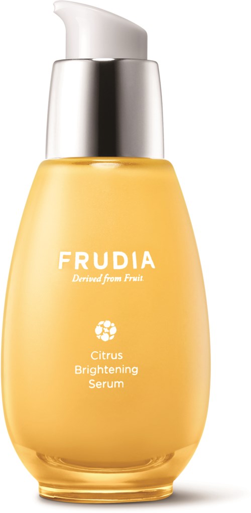 Eine gelbe Flasche mit silberner Kappe, beschriftet 'FRUDIA' und 'Citrus Brightening Serum' für Hautaufhellung.