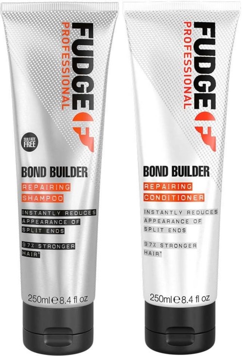 Twee tubes Fudge Professional Bond Builder haarproducten voor reparatie en conditioning. Ze beloven gespleten haarpunten te verminderen.