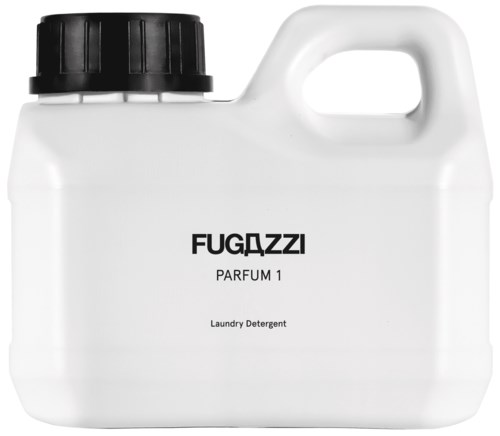 Een witte fles met een zwarte dop, gemarkeerd 'FUGAZZI PARFUM 1 Laundry Detergent'.