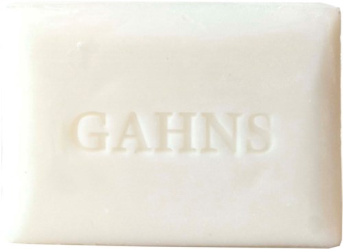 En vit tvål med ordet "GAHNS" präglat på den.