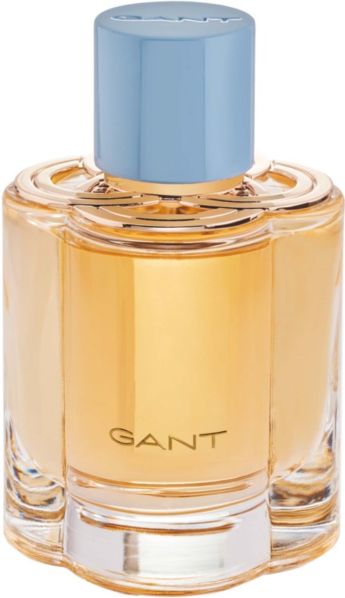 Ein Parfümflasche mit blauer Kappe, klarem Glas und goldener Flüssigkeit, Marke GANT.