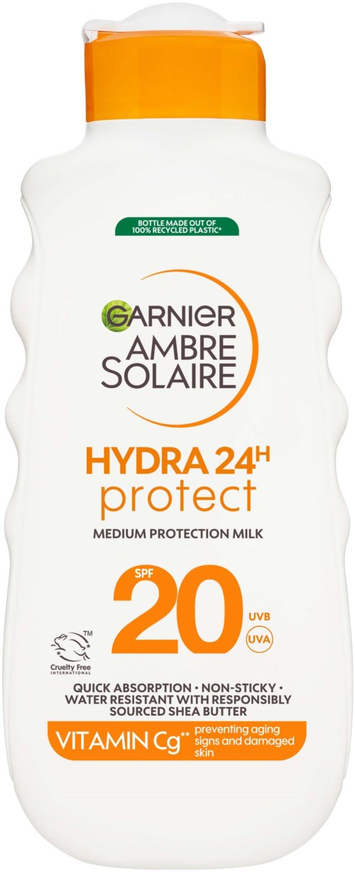 Zonnesprayfles met SPF 20, oranje dop, en witte romp. Bevat vitamine C, beschermt de huid, en is waterbestendig.