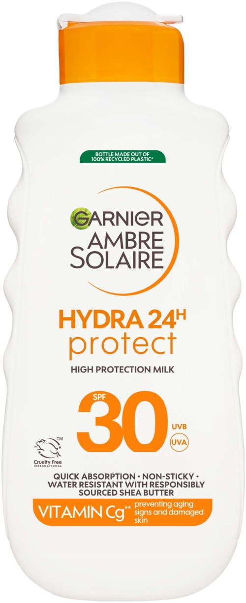 Een witte zonnebrandfles met oranje dop, gemarkeerd Garnier Ambre Solaire Hydra Protect SPF 30, vitamine C en waterbestendig.