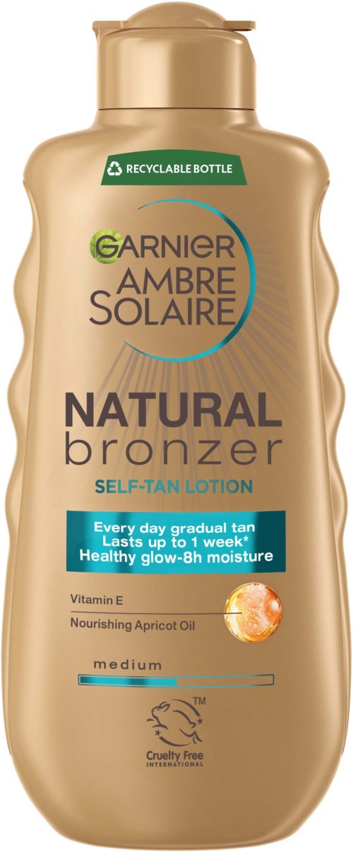Recyclebare fles met beige label, groen deksel en blauwe accenten, voor Garnier Ambre Solaire natuurlijk bruinklevering.