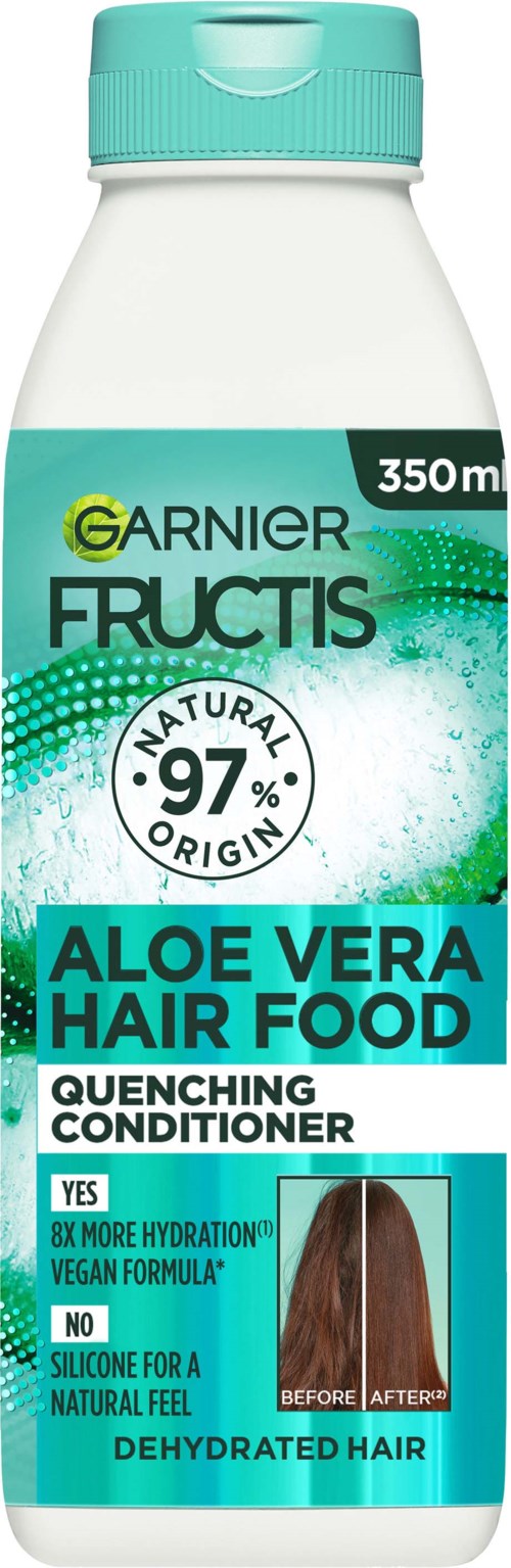 En hvit flaske med tealhette. Den har etiket med grønt og blått, viser aloe vera og fordeler for hår.