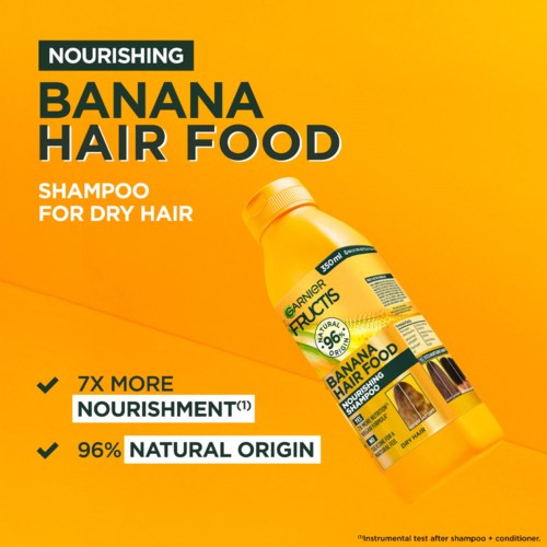 Żółta butelka szamponu Garnier Fructis Banana Hair Food do suchych włosów, z oświadczeniami zdrowotnymi i naturalnymi składnikami.