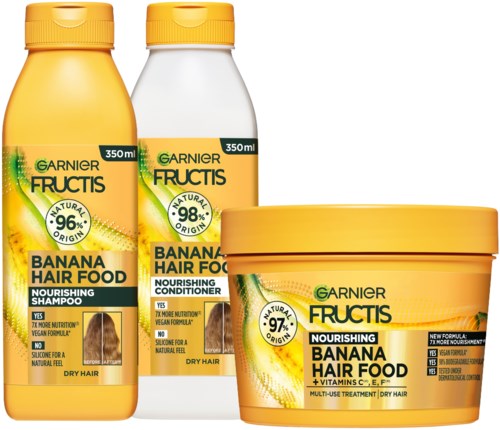 Tre Garnier Fructis bananhårpleieprodukter: sjampo, balsam og hårmaske, i gule og hvite flasker og beholder.