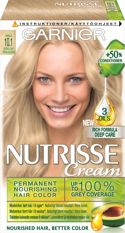 Een vrouw met blond haar die glimlacht op een Garnier NutriSse Cream haarkleurdoos, benadrukt 50% conditioner en drie oliën.