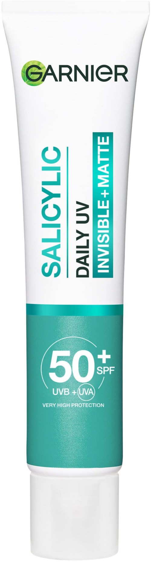 En hvit og tealfarget tube med Garnier solkrem med SPF 50+ og UV-beskyttelse.