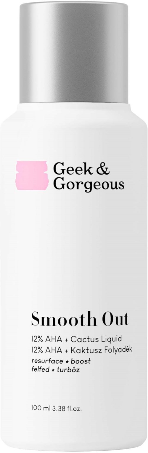 En vit flaska med silverlock, märkt 'Geek & Gorgeous,' om en hudvårdsprodukt som heter 'Smooth Out' med ingredienser.