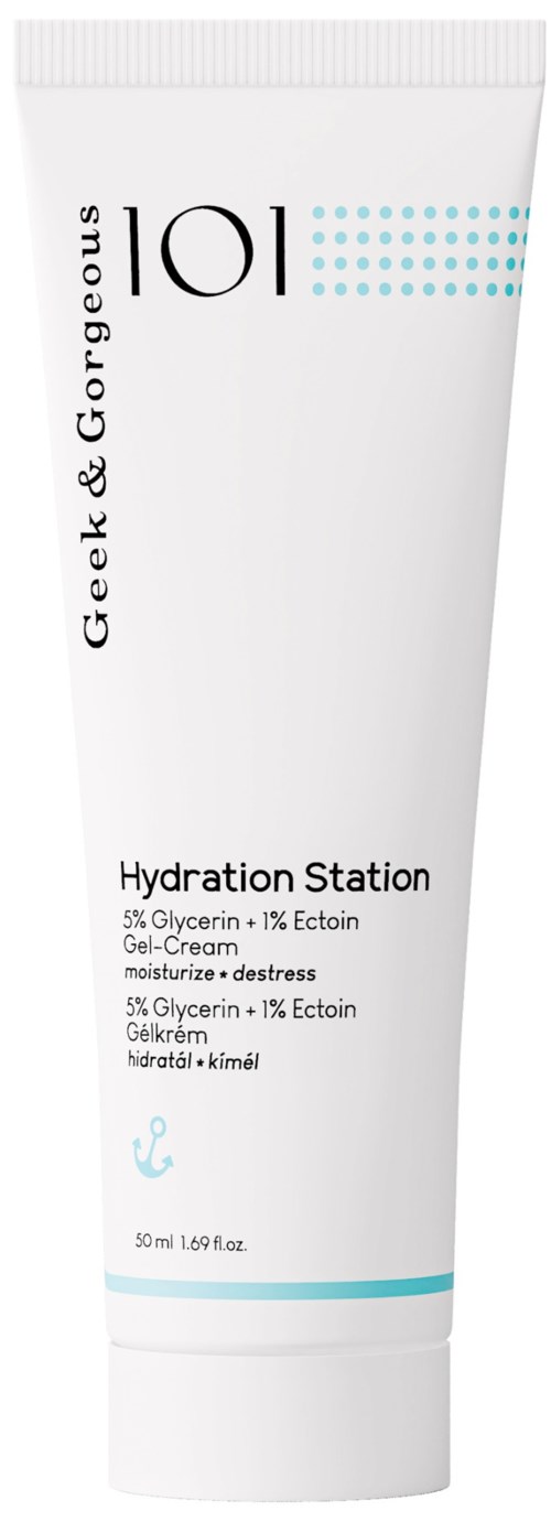 Een witte tube met 'Hydration Station' en blauwe accenten, 'Geek & Gorgeous' staat verticaal.