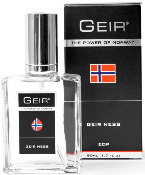 Een helder glazen parfumfles met een zilveren dop naast een zwarte doos. Beiden hebben het Geir-merk en de Noorse vlag.