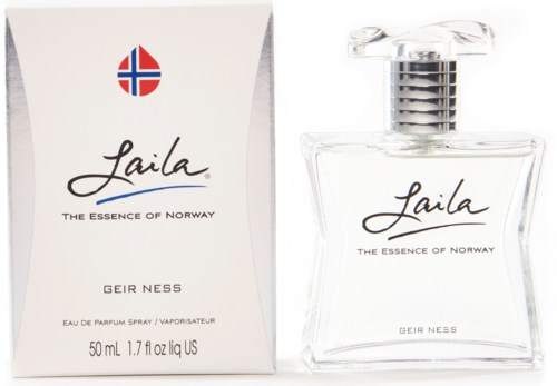 Een parfumfles en doos met 'Laila' uit Noorwegen, met Noorse vlag, doorzichtig glas en zilveren dop.