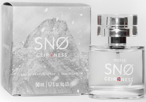 Een parfumfles en doos met besneeuwde berg en sneeuwvlokken, gelabeld 'norsk SNØ GEIRNESS', 50 ml.