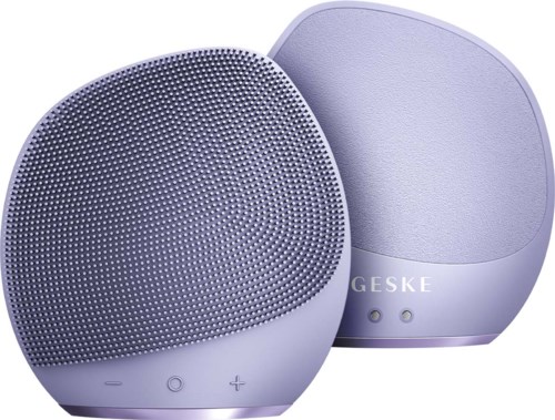 Twee pastelkleurige, ovale elektronische apparaten van stof en siliconen met knoppen, merknaam en textuurbakken.