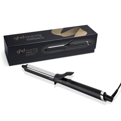 Eine schwarze Lockenstab mit einem Ständer daneben, beschriftet mit 'ghd curve tong classic curl' für Haarstyling.