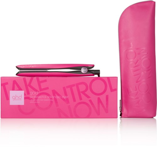 Rosa flat irons med svart sladd, placerad på en rosa låda, bredvid en rosa dragkedja hållare.