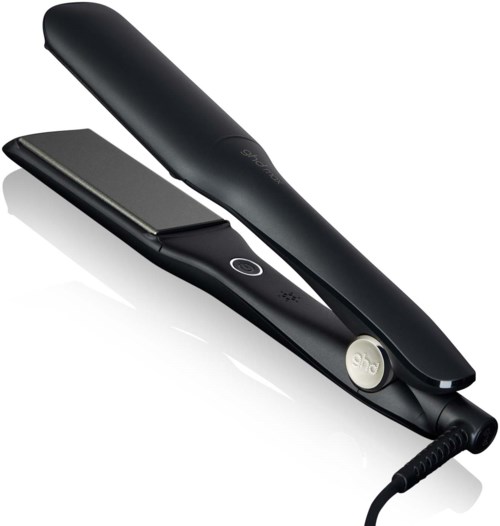 Een zwarte haarstijltang met schakel en snoer, voorzien van keramische of titanium platen voor haarstyling.