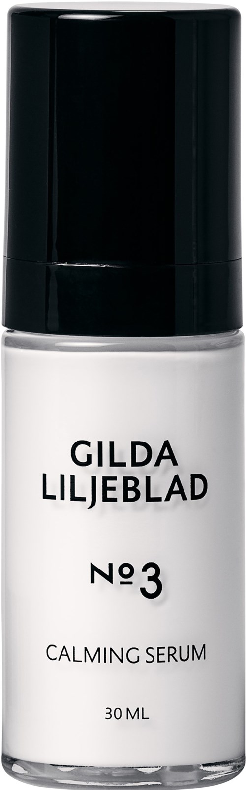 Een witte fles met een zwarte dop, gemarkeerd Gilda Liljeblad No 3 Calming Serum, 30ml.