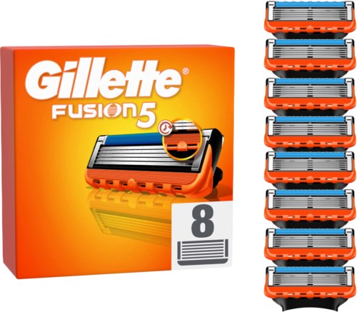Verpackung mit Gillette Fusion 5 Rasierklingen, acht Klingen und einige Klingen außerhalb der Verpackung.