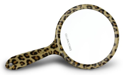 En handspegel med leopardmönster, rund spegel, märkta 'GILAN JONES.'
