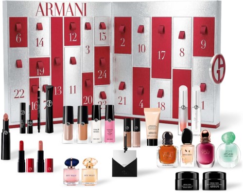 Kosmetika, läppstift, parfymer och hudvårdsprodukter framför en Armani-adventskalender med nummererade dörrar.