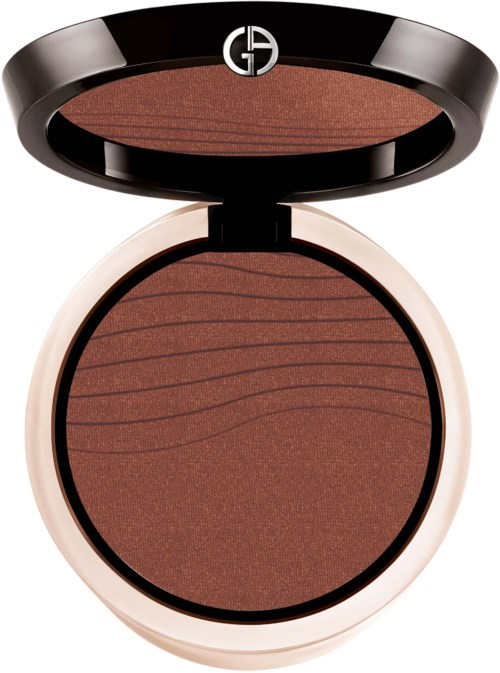 Een compacte met bruin oogschaduwpoeder en zwarte deksel met logo. De buitenkant is beige.