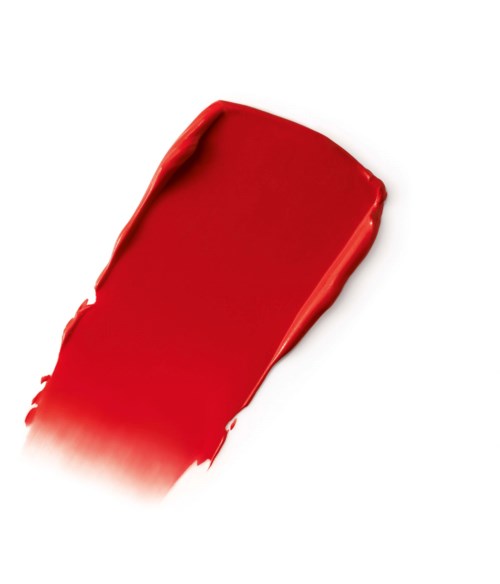 Ein roter Lippenstiftstrich auf weißem Hintergrund mit glänzender, glatter Oberfläche.