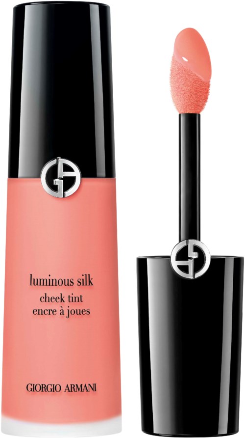 Vaaleanpunainen huulikiilto mustalla korkilla ja sisäänrakennetulla aplikaattorilla, merkiltään Giorgio Armani Luminous Silk poskipuna.