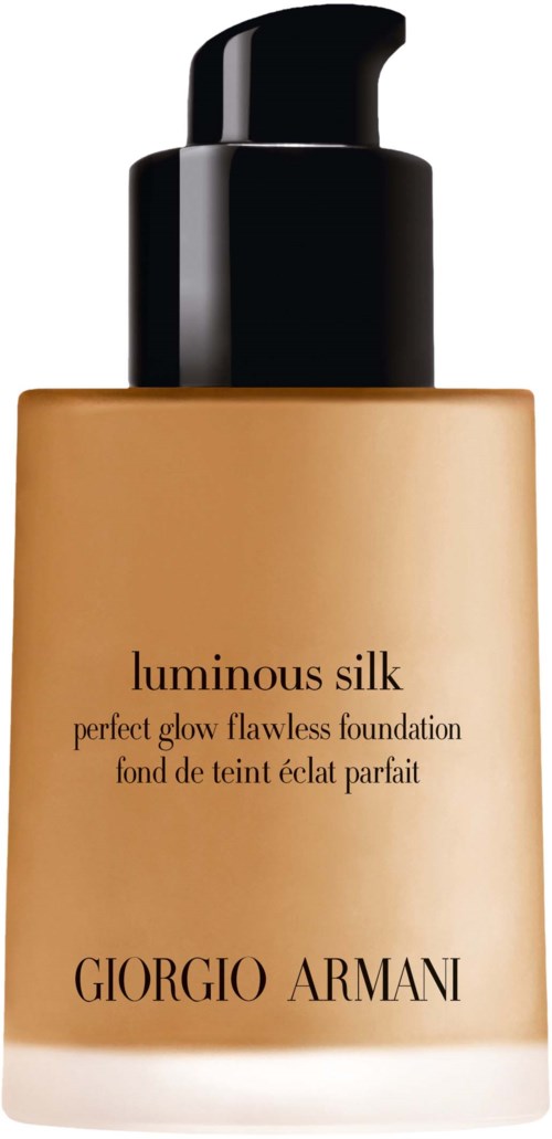 En beige foundationflaska från Giorgio Armani med en svart pump.