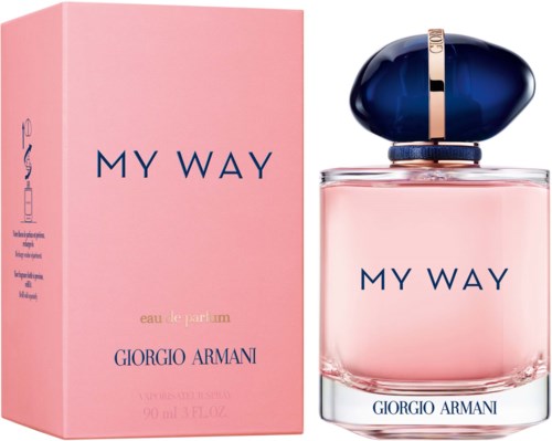Ein rosa Parfümset und Flasche mit 'My Way' von Giorgio Armani, mit einem dunklen blauen Deckel.