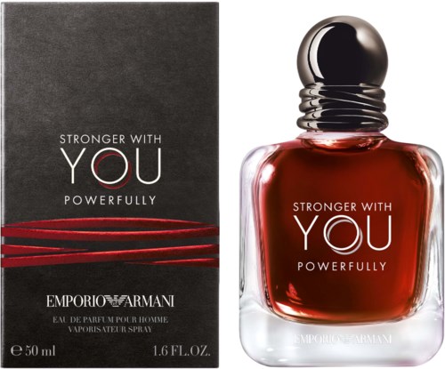 Hajuvesipullo ja laatikko, joissa lukee "Stronger with You Powerfully" ja punaisia viivoja.