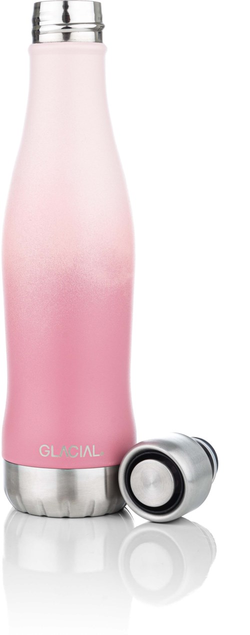 Eine rosa und silberne wiederverwendbare Wasserflasche mit abnehmbarem Deckel hat ein elegantes, geschwungenes Design.