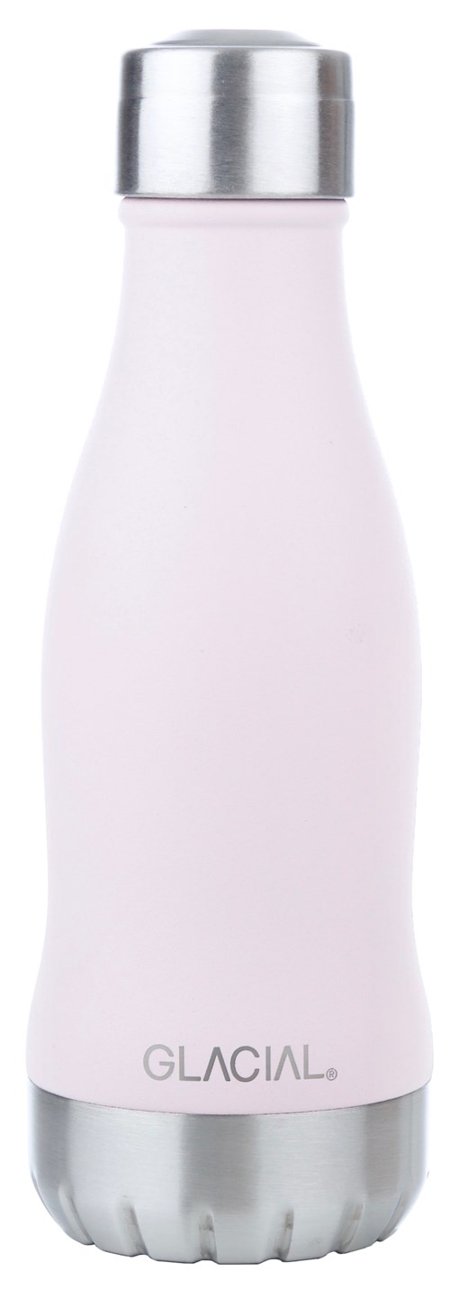 Eine weiße, gewundene Flasche mit silberner Ober- und Unterseite, beschriftet "GLACIAL," wahrscheinlich eine Wasserflasche.