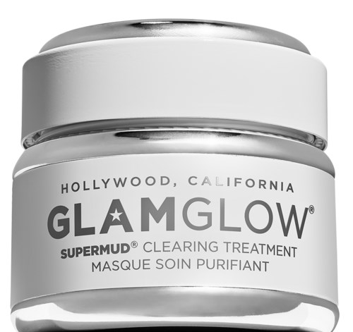 En hvit krukke med GlamGlow Supermud rensende behandling med svart tekst, plassert mot en enkel bakgrunn.