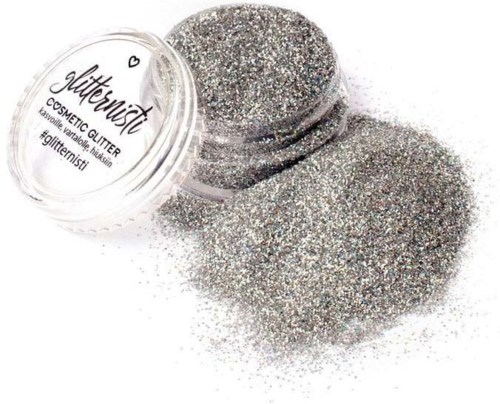 Een kleine pot met 'cosmetic glitter' en zilverglitter die eruit stroomt, glitters is glanzend en sprankelend.