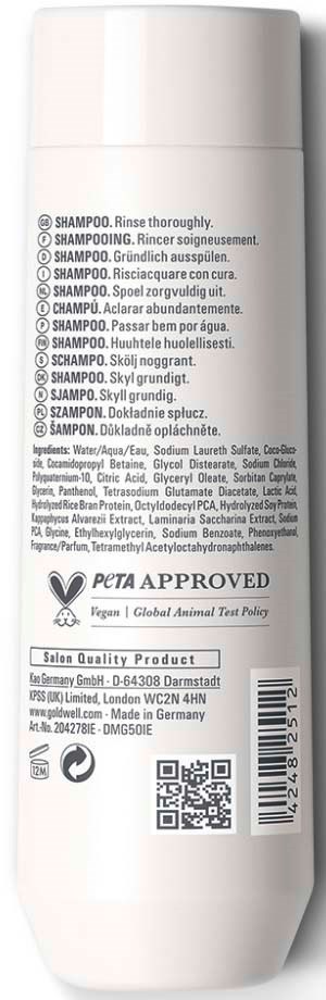 Baksiden av en hvit sjampo-flaske som viser produktinformasjon, ingredienser og sertifiseringslogoer.
