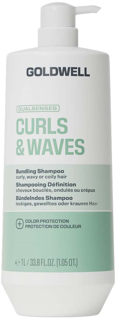 En hvit flaske fra Goldwell Curls & Waves Bundling Shampoo med pumpe og grønne etiketter.