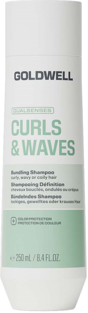 En hvit Flaske med Goldwell Curls & Waves sjampo med etikett som fremhever fargebeskyttelse for krøllete hår.