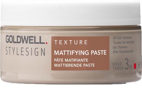 Ein Behälter mit Goldwell StyleSign Texture Mattifying Paste für alle Haartypen. Haltbarkeit 3 von 5. Weißer Deckel.