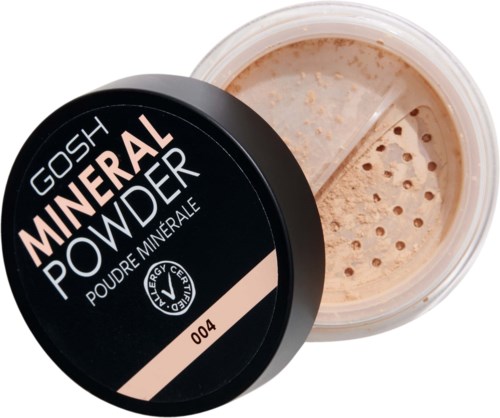Behälter mit beigem Mineralpulver, schwarzer Deckel mit der Aufschrift 'GOSH MINERAL POWDER' und '004'.
