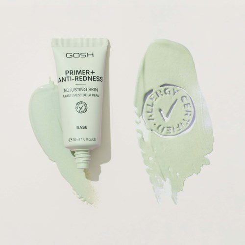 En tub med GOSH primer och anti-rödhet kräm med en grön swatch och ett stämpel som säger "Allergy Certified".