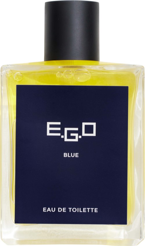 Een fles E.G.O Blue Eau de Toilette met een zwarte dop en gele vloeistof.