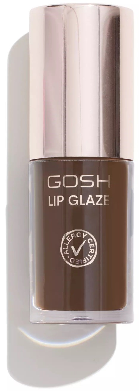 Ruskea huulikiilto-taiöpakkauksen, jossa on kiiltävä hopeaväri ja merkkiteksti GOSH Lip Glaze, seison pystysuorassa.