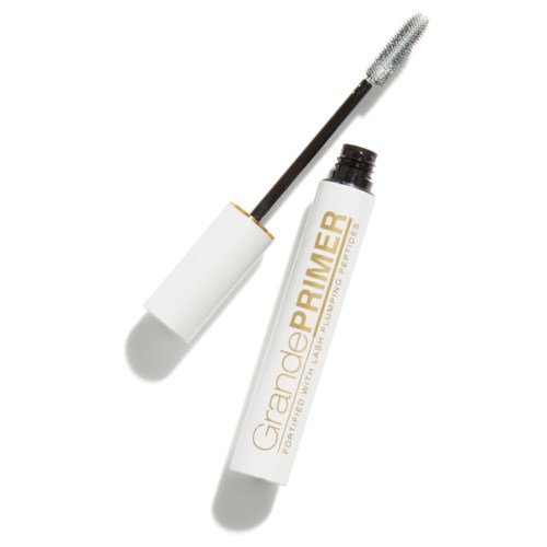 Een witte tube met gouden tekst 'GrandePRIMER' en een kwast voor oogwimpers of wenkbrauwen.