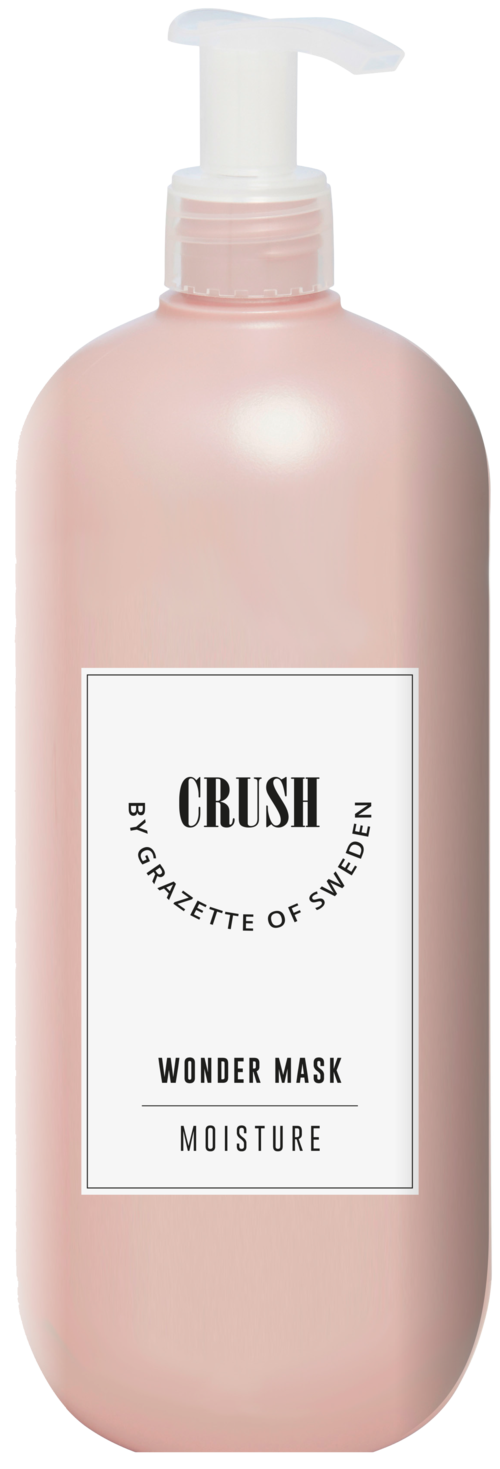Een roze fles met pomp, gelabeld 'CRUSH WONDER MASK MOISTURE' door Gazette of Sweden.